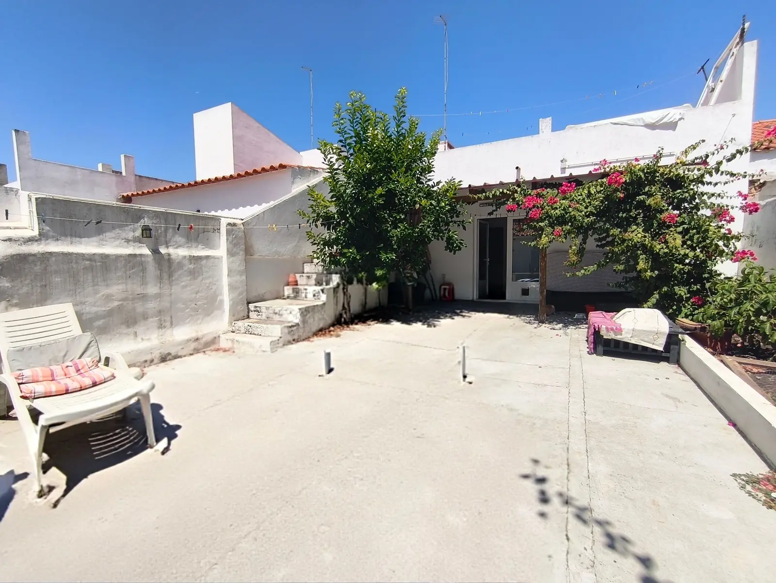 House — 2 ch. — Fronteira