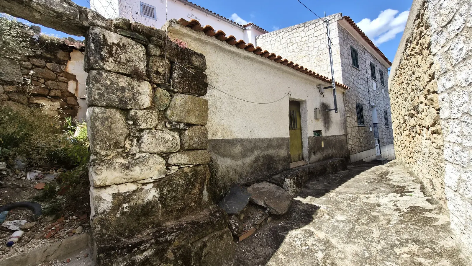 House — 2 ch. — Segura