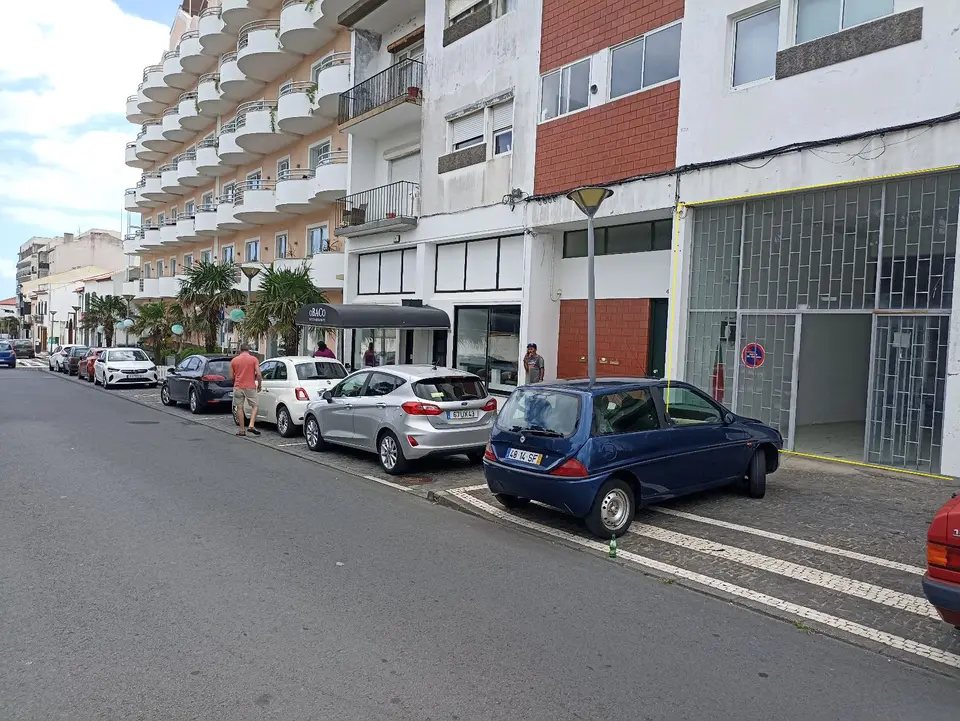 Land — Ponta Delgada