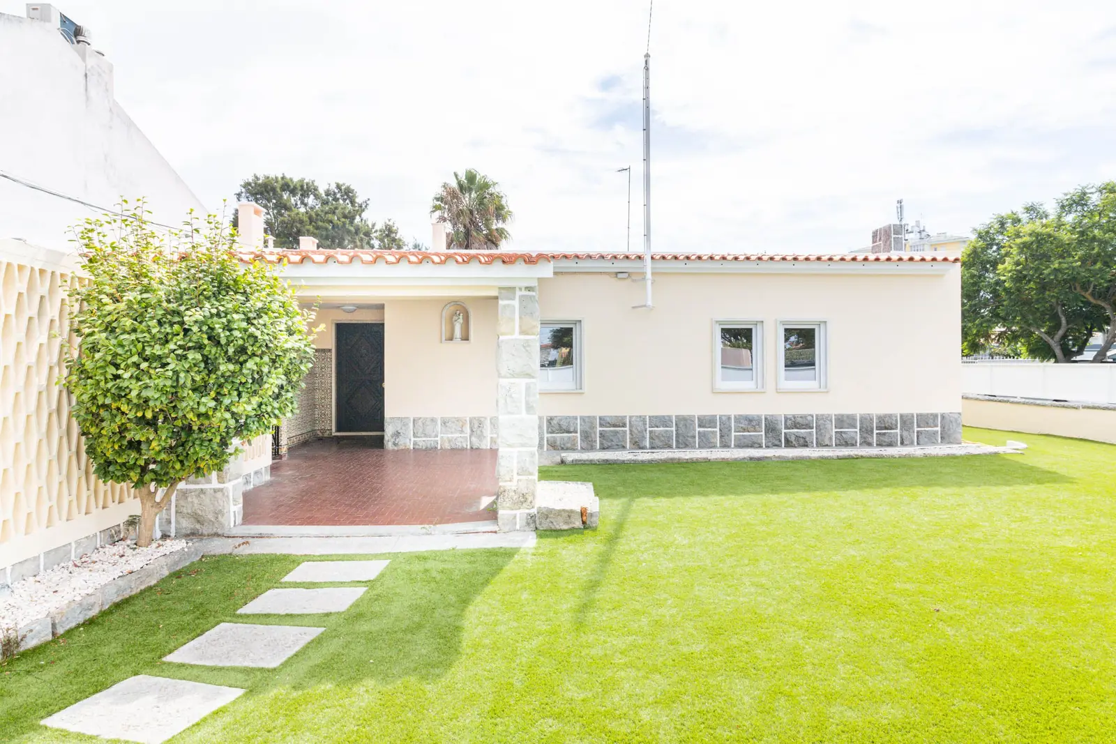 House — 4 ch. — Carcavelos